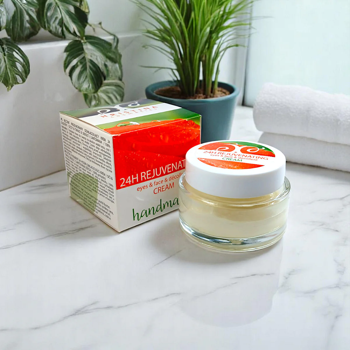 Hristina 24H Rejuvenating crème voor ogen, gezicht en decolleté in badkamer